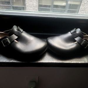 Sz 8 Birkenstock Black Leather Boston clogs